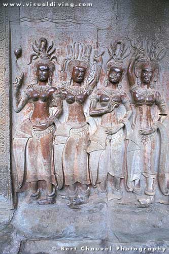 Four carved dancing ladies (ld367_11)